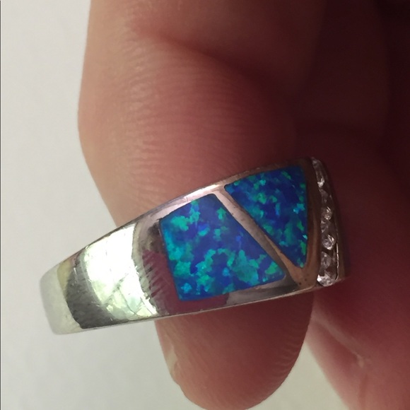 Beautiful blue Opal and CZ 925 Sterling silver ring - Picture 5 of 7